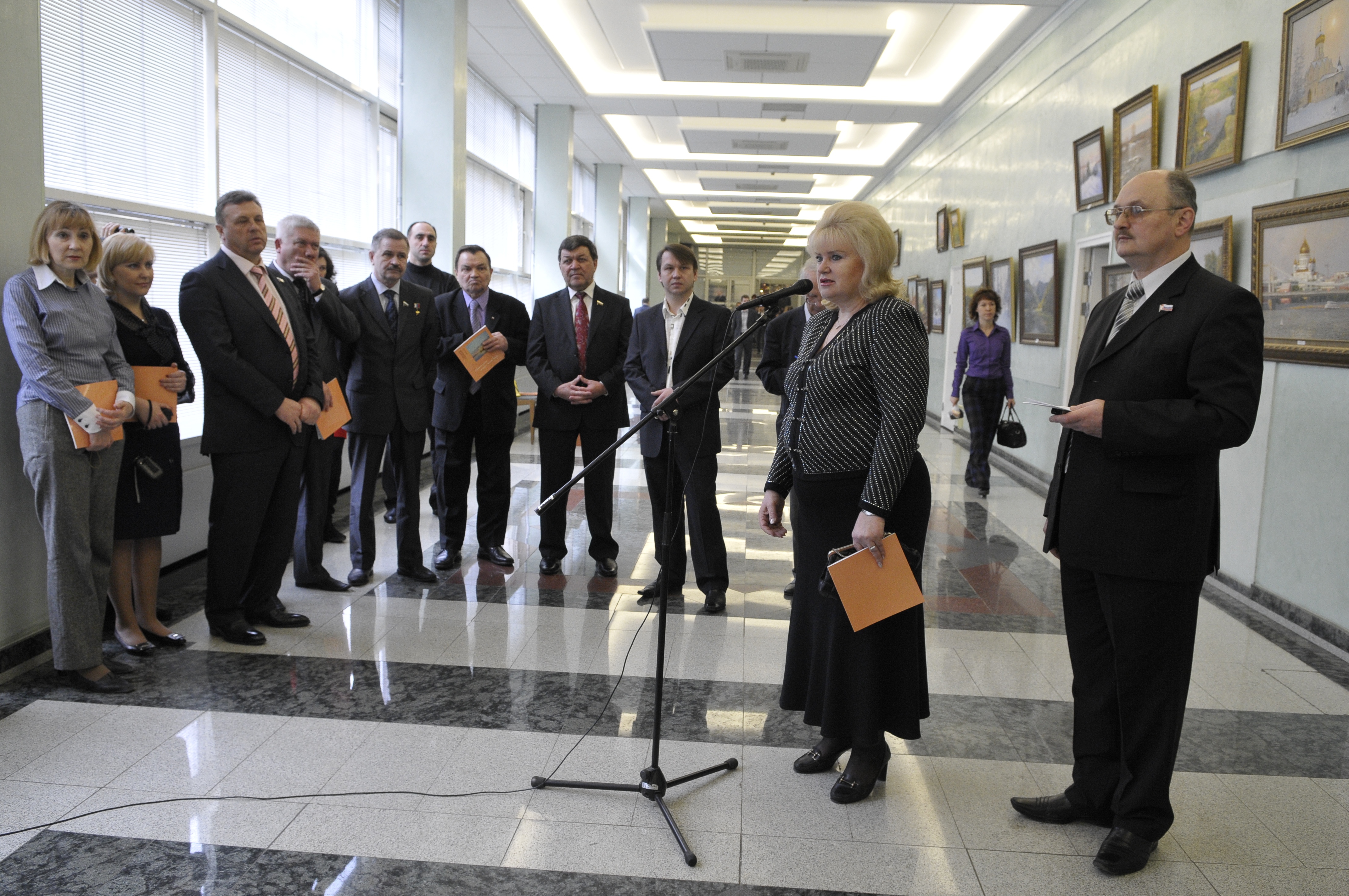 В Госдуме открылась выставка "Пейзажи родной страны"